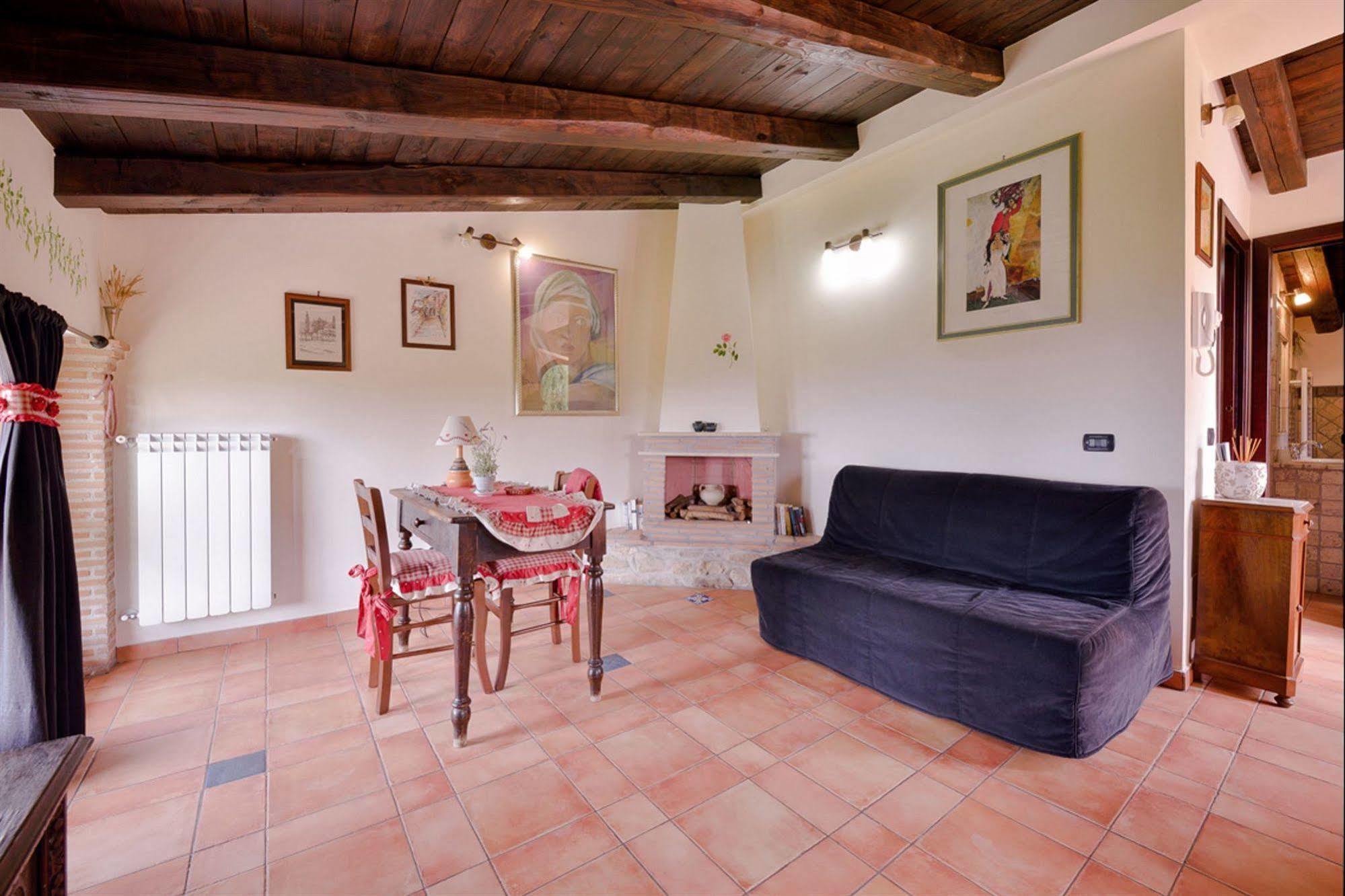 Il Casale Delle Ginestre Lejlighedshotel Castel San Pietro Romano Eksteriør billede