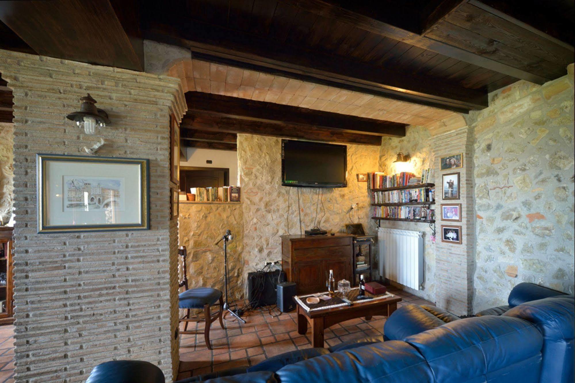 Il Casale Delle Ginestre Lejlighedshotel Castel San Pietro Romano Eksteriør billede